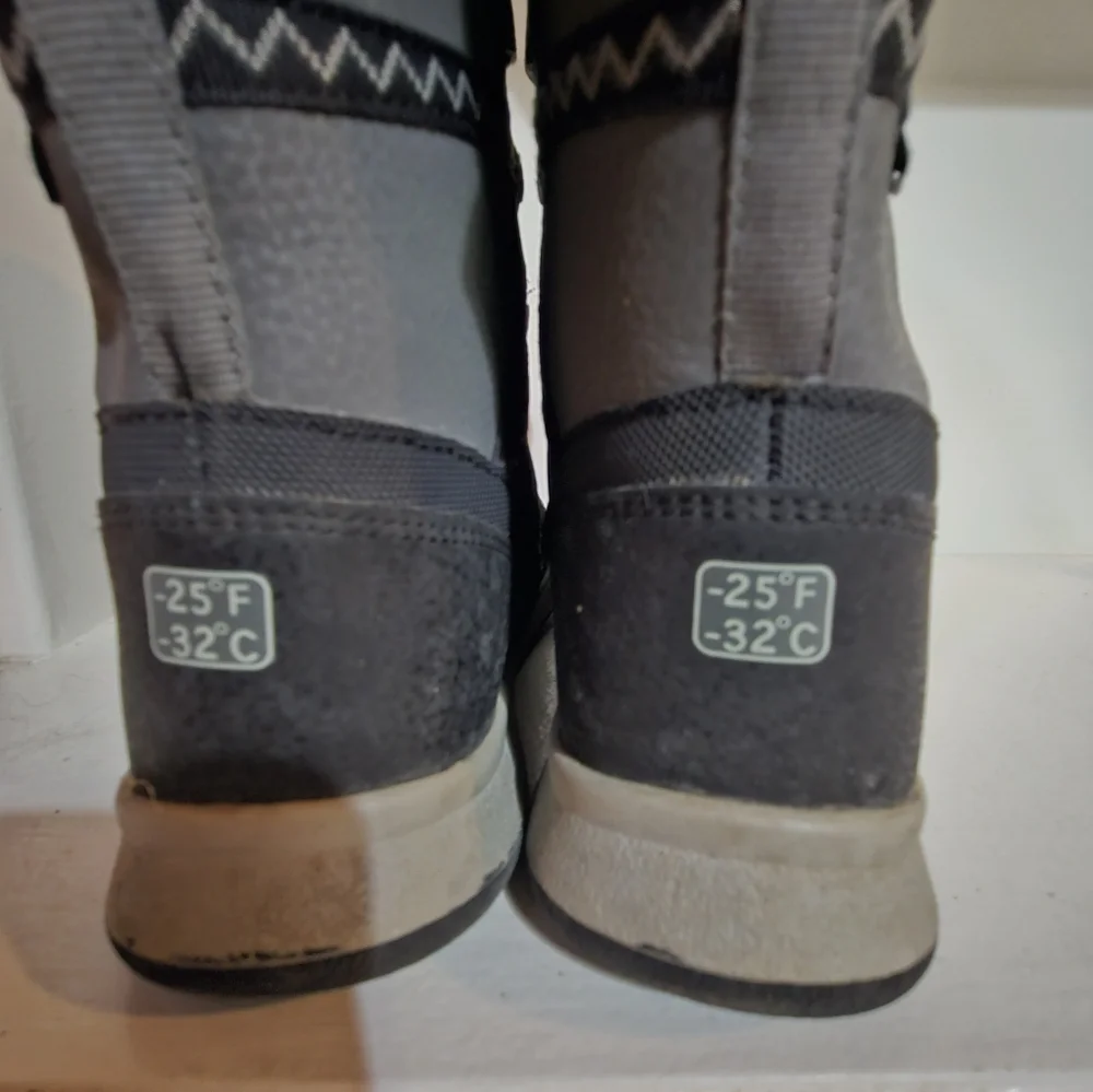 Big Kids Merrell Snow Boots Size 3M